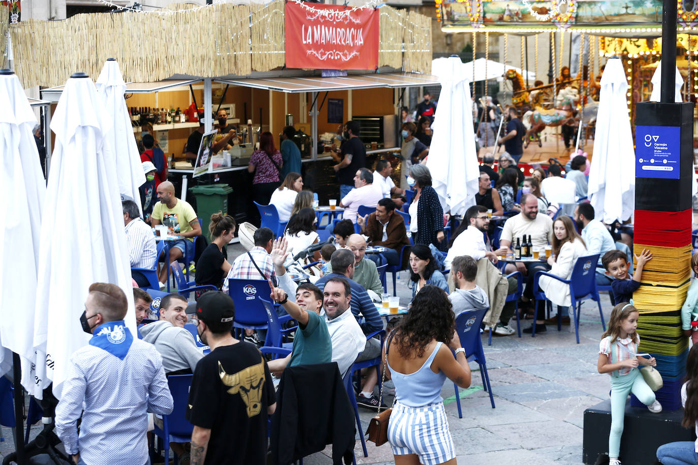 Veintidós de las cuarenta instalaciones que sustituyen a los chiringuitos abren sus puertas sin luz al carecer de un certificado 