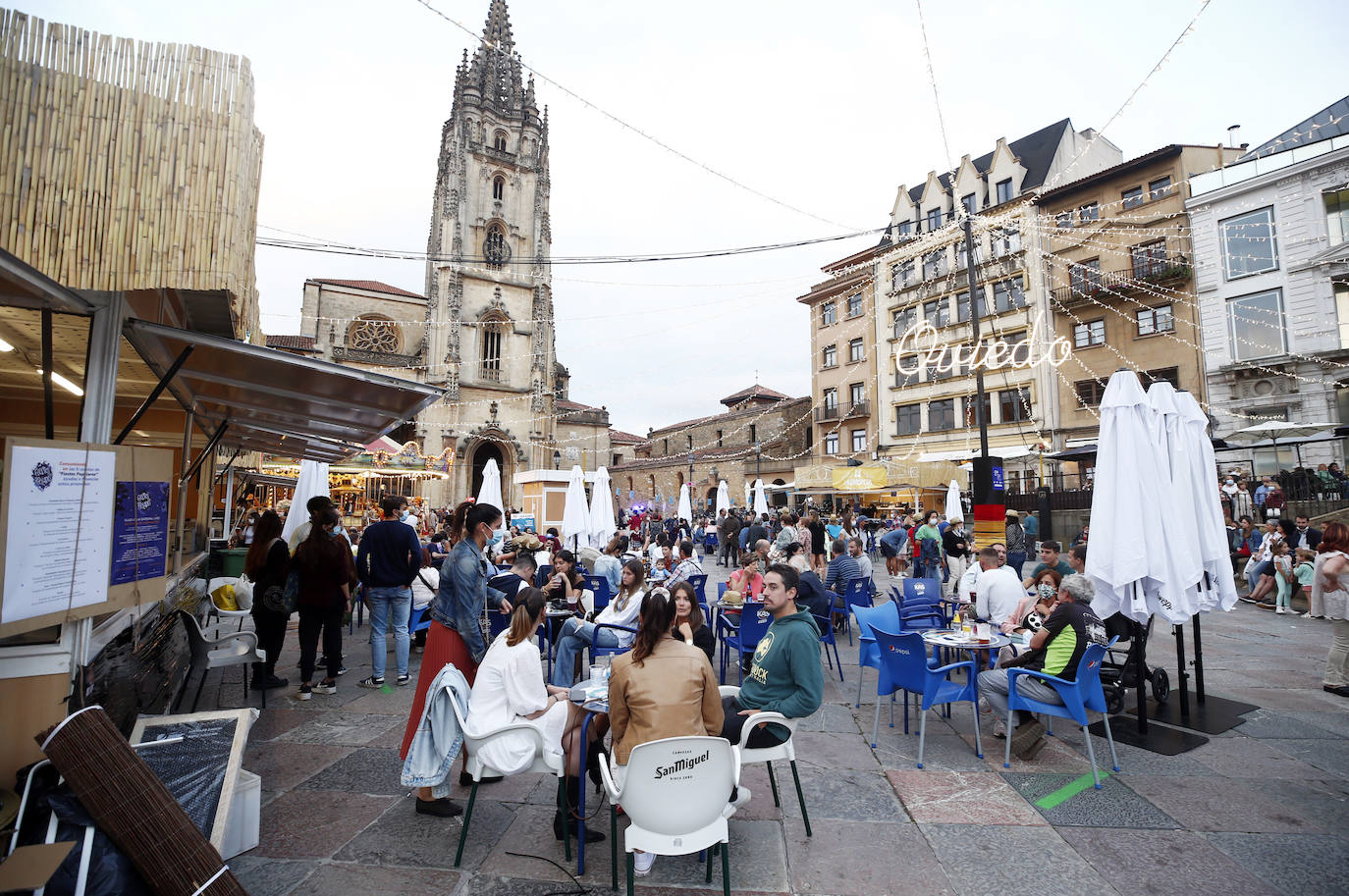 Veintidós de las cuarenta instalaciones que sustituyen a los chiringuitos abren sus puertas sin luz al carecer de un certificado 