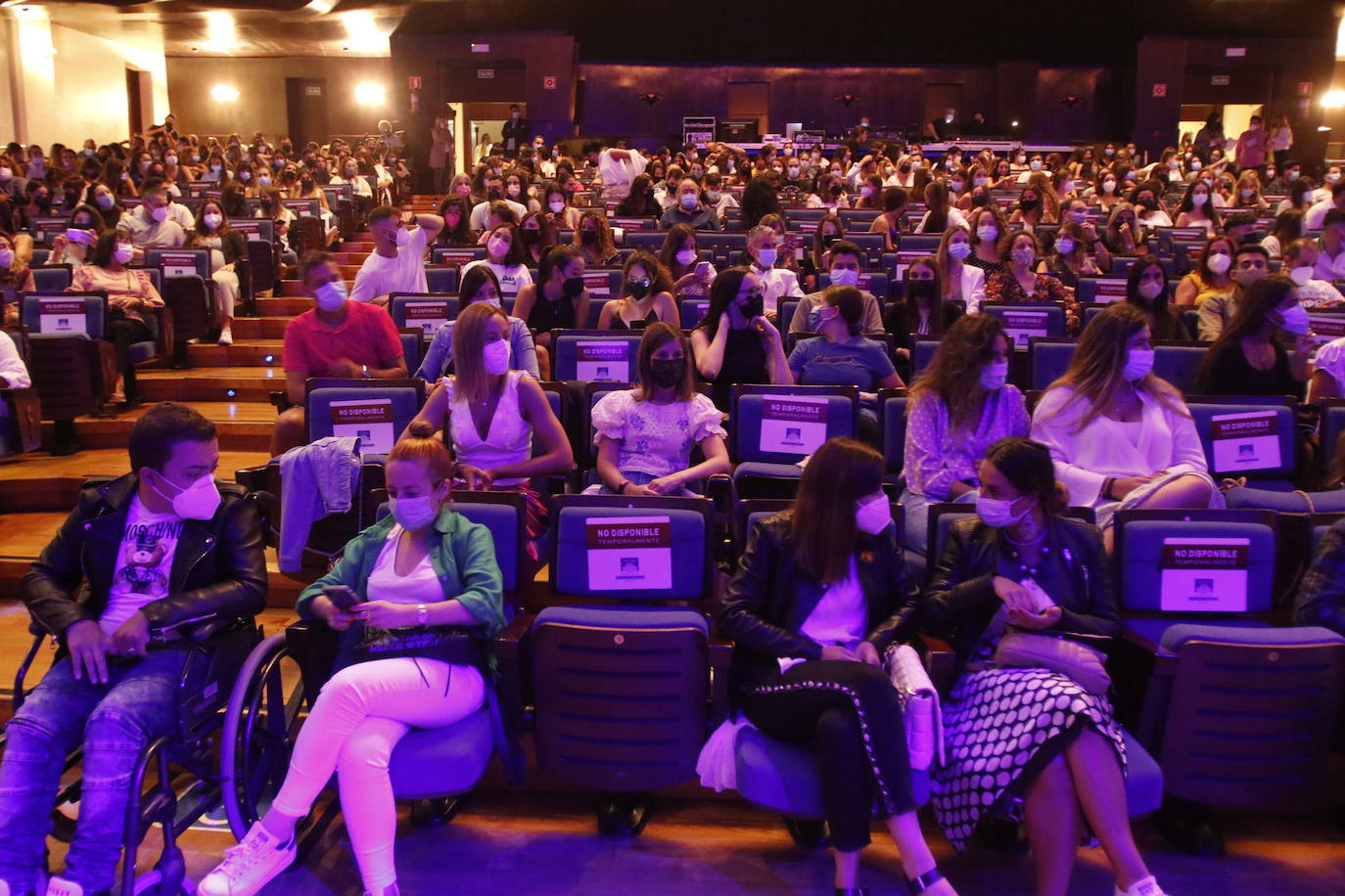 Los ritmos latinos 'levantan' un Auditorio repleto de público con ganas de escuchar las canciones de las tan añoradas discotecas 