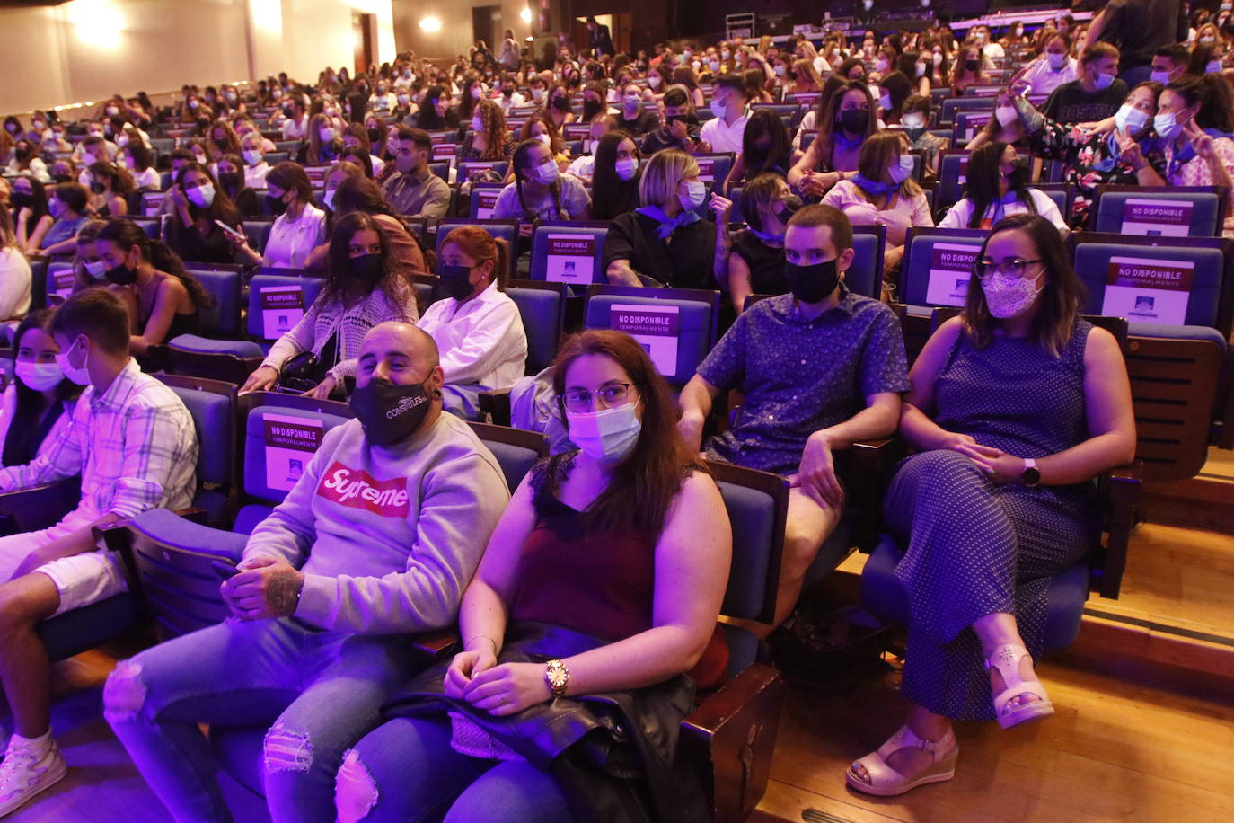 Los ritmos latinos 'levantan' un Auditorio repleto de público con ganas de escuchar las canciones de las tan añoradas discotecas 