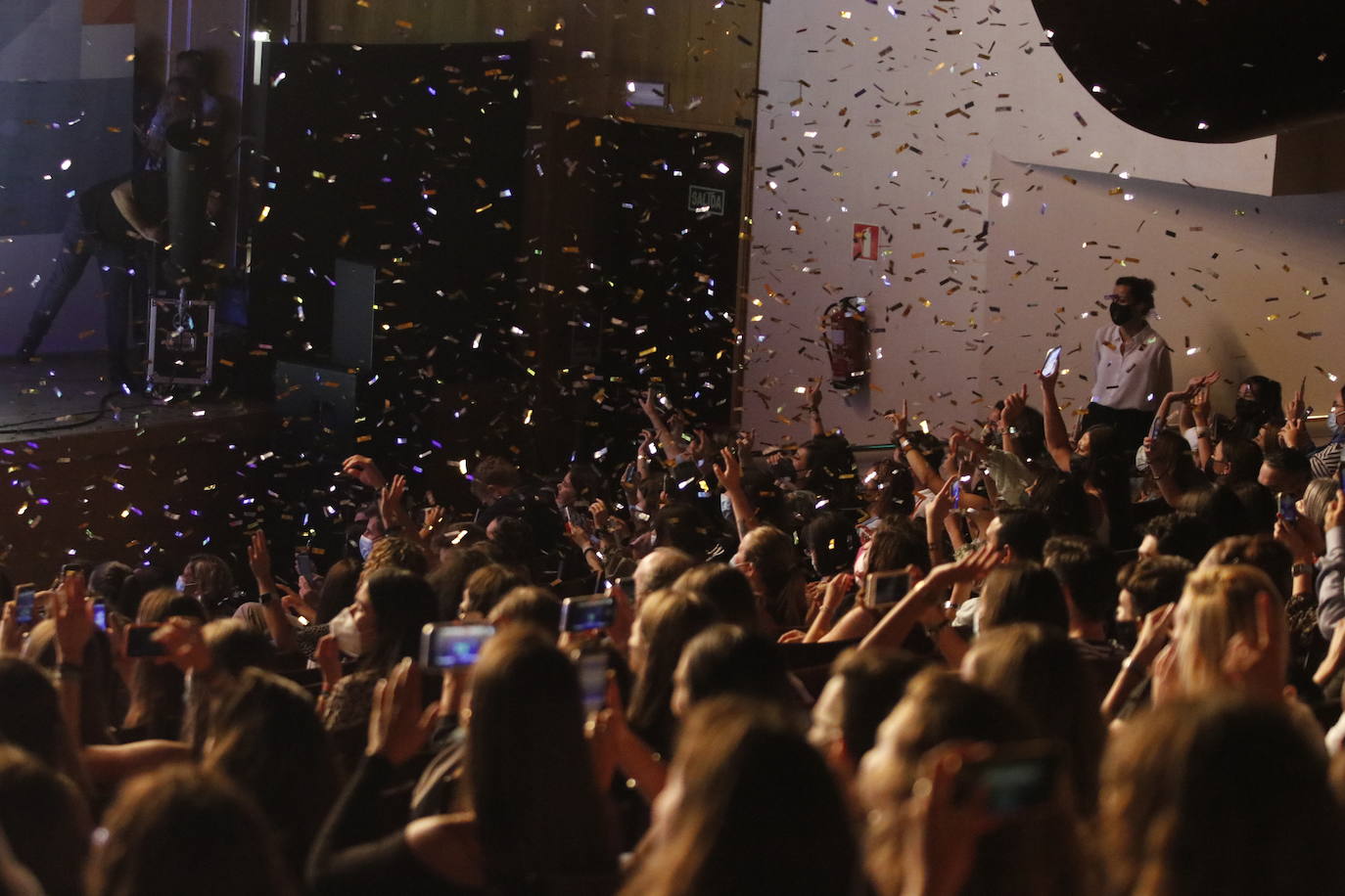 Los ritmos latinos 'levantan' un Auditorio repleto de público con ganas de escuchar las canciones de las tan añoradas discotecas 