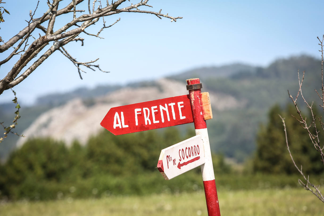 Frente del Nalón. Más de seiscientas personas visitan el museo viviente que la asociación recreó en un circuito cerrado con visitas guiadas. Este año participaron en la recreación más de un centenar de figurantes llegados de toda España y de otros países.