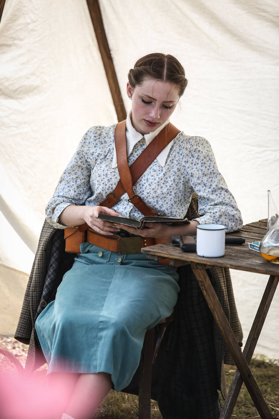 Frente del Nalón. Más de seiscientas personas visitan el museo viviente que la asociación recreó en un circuito cerrado con visitas guiadas. Este año participaron en la recreación más de un centenar de figurantes llegados de toda España y de otros países.