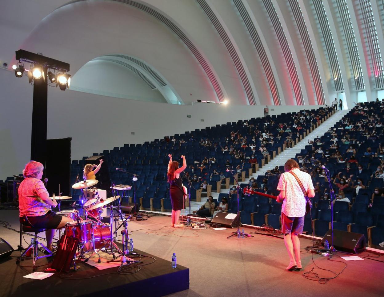Petit Pop, durante su concierto en el Palacio de Congresos. 