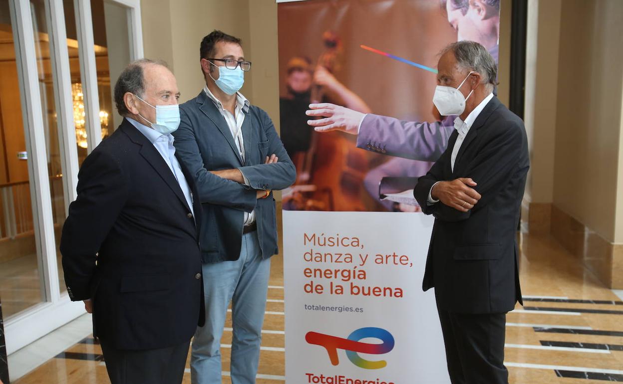 La Ópera de Oviedo realizó esta mañana en el Salón de Té del Teatro Campoamor la presentación de la empresa TotalEnergies Electricidad y Gas como gran patrocinadora de la temporada que acaba de comenzar