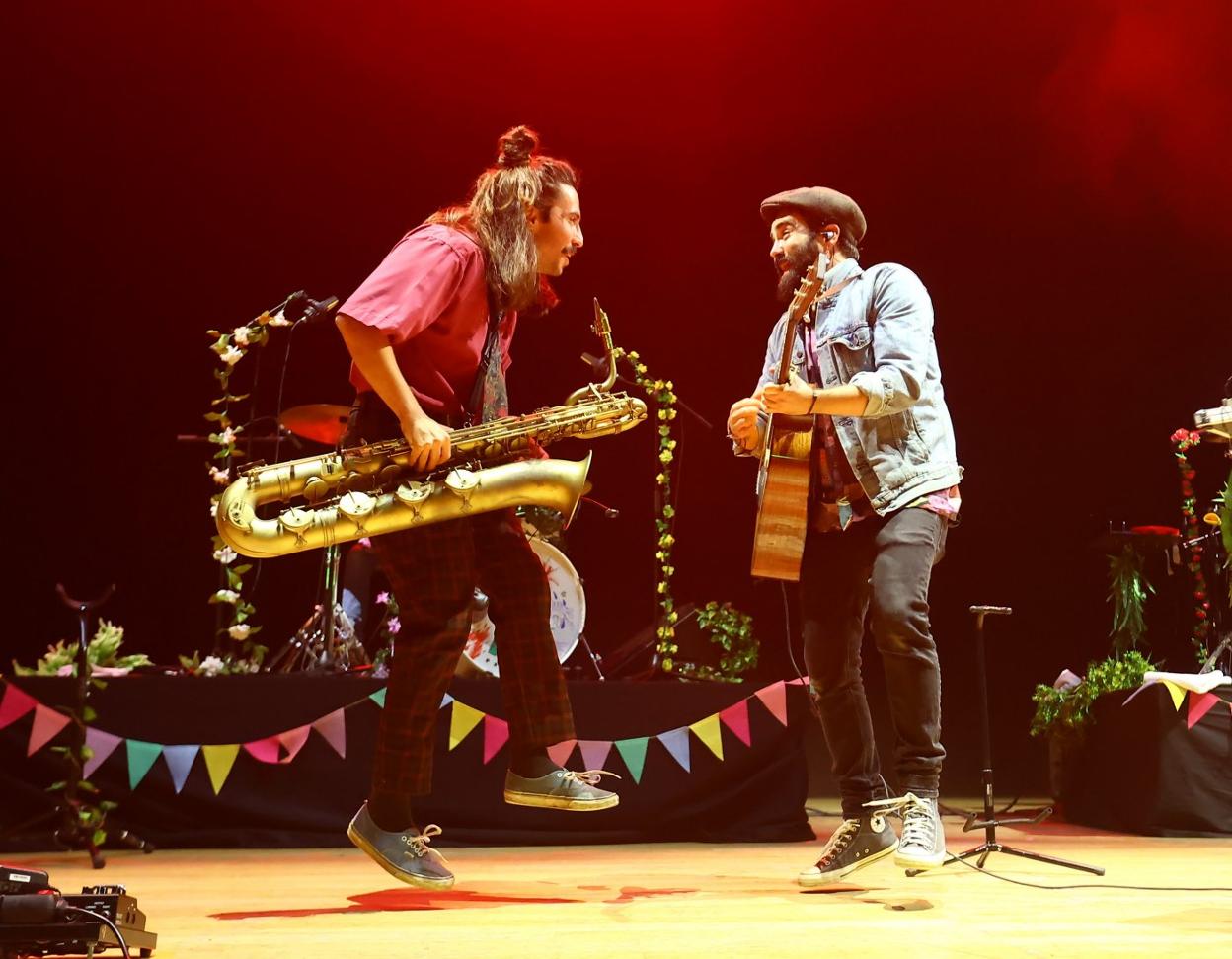 La banda Alberto&García, durante una de sus canciones en el concierto en el Auditorio. 