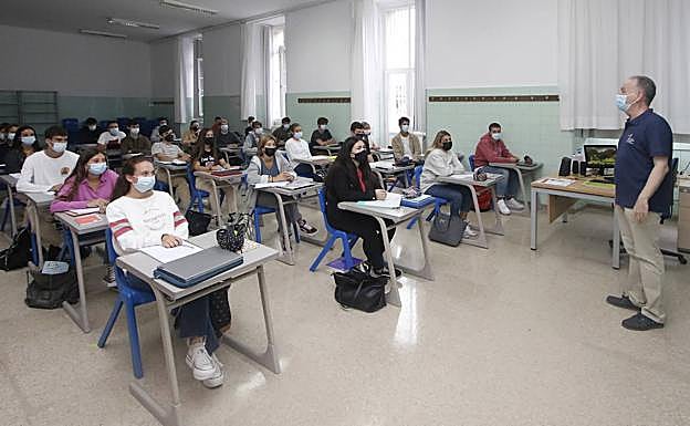 Primer día del curso de Secundaria en el colegio La Inmaculada de Gijón.