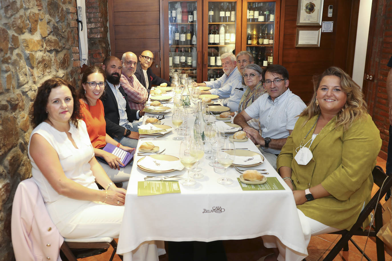 El Llagar Castañón acoge la segunda jornada de FéminAs, el I Congreso Internacional de Gastronomía, Mujeres y Medio Rural que se celebra en Asturias y que visitará distintos puntos de la región durante tres días.