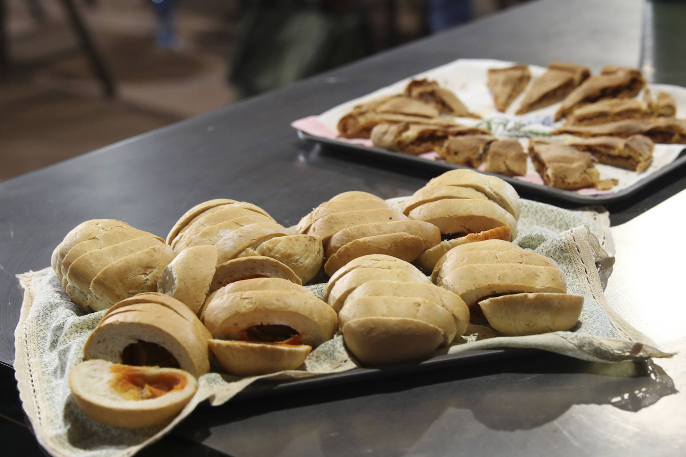 El Llagar Castañón acoge la segunda jornada de FéminAs, el I Congreso Internacional de Gastronomía, Mujeres y Medio Rural que se celebra en Asturias y que visitará distintos puntos de la región durante tres días.