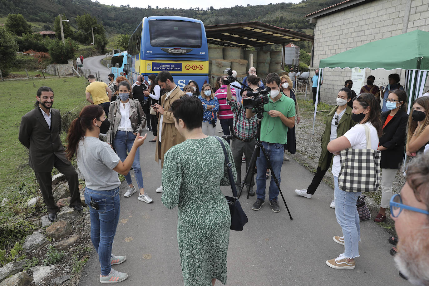 El Llagar Castañón acoge la segunda jornada de FéminAs, el I Congreso Internacional de Gastronomía, Mujeres y Medio Rural que se celebra en Asturias y que visitará distintos puntos de la región durante tres días.