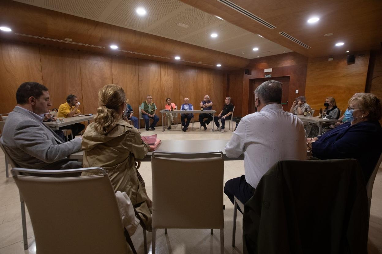 Debate organizado por la Sociedad Económica Amigos del País, en el Hotel Palacio de Avilés. 