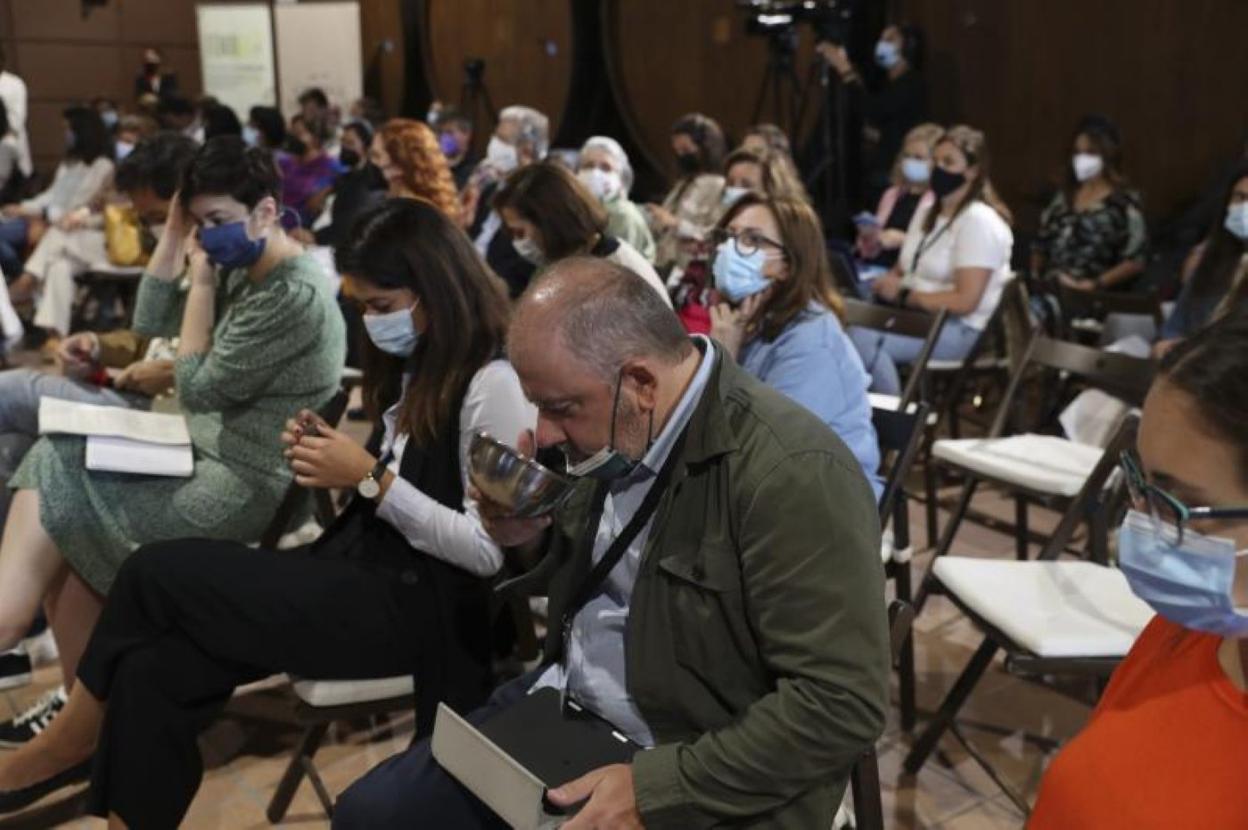 Los asistentes disfrutaron de los olores y sabores de la demostración.