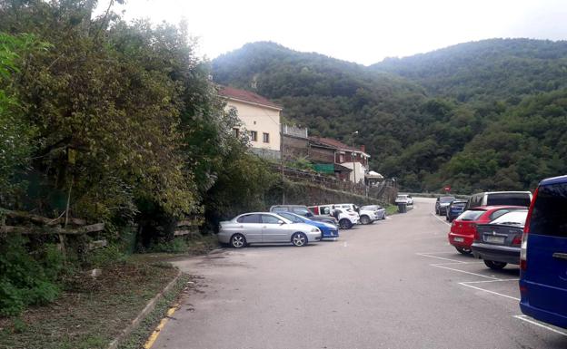 Zona de aparcamiento próxima al inicio de la ruta.