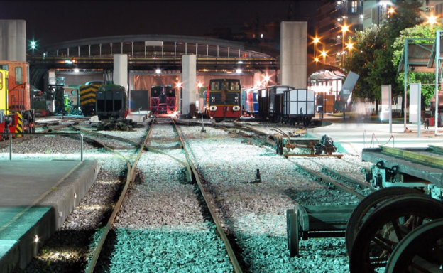 Trenes históricos en el Museo del Ferrocarril en Asturias.