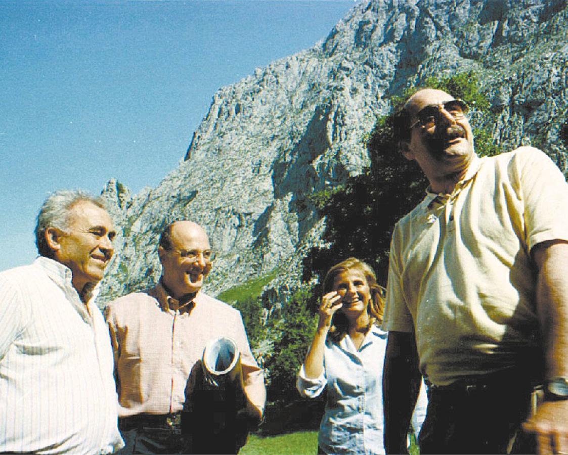 Se cumplen veinte años de la inauguración del tren cremallera que unió el último pueblo sin carretera de Asturias con Poncebos y el mundo. 