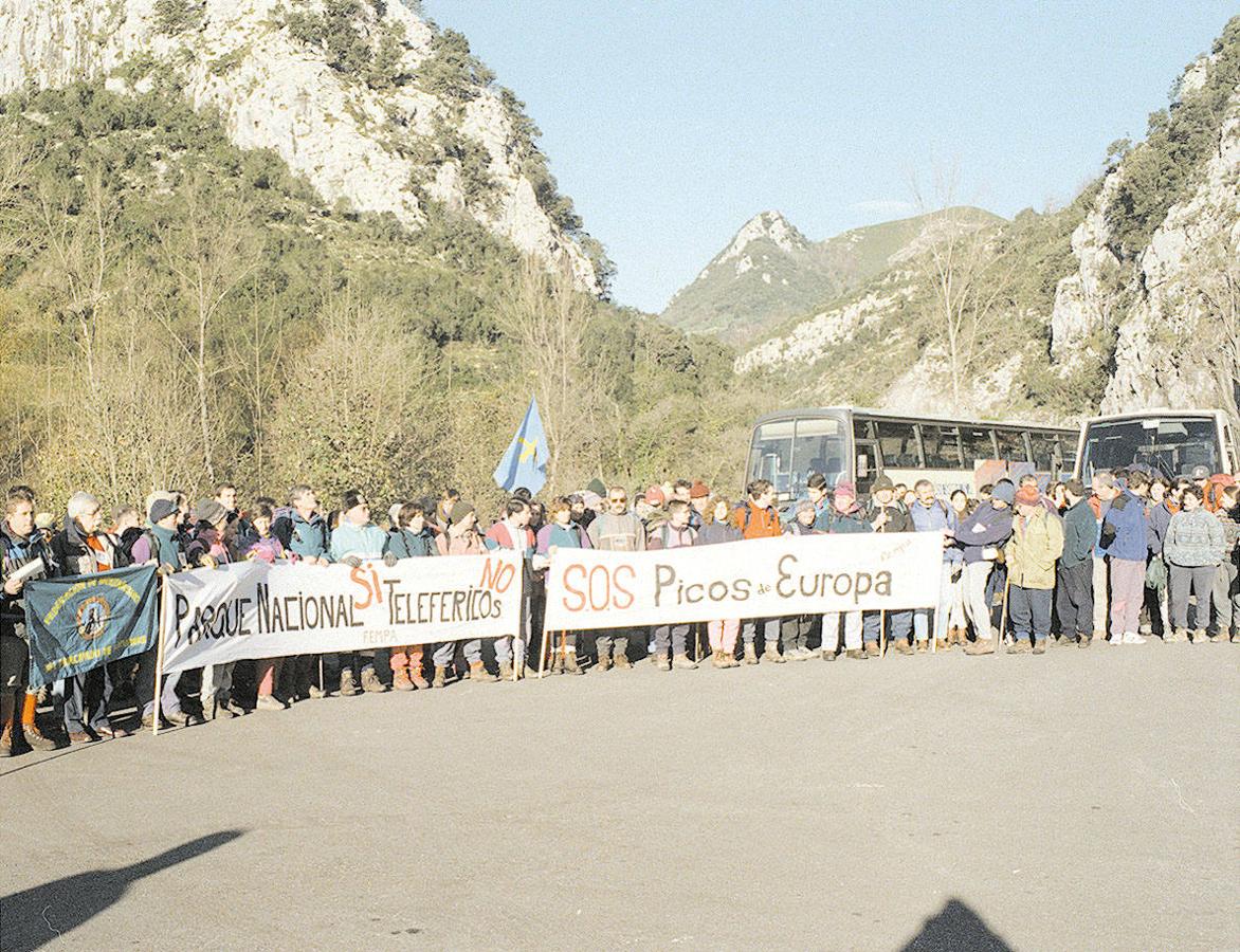 Una concentración en los terrenos del funicular, en 1997. 