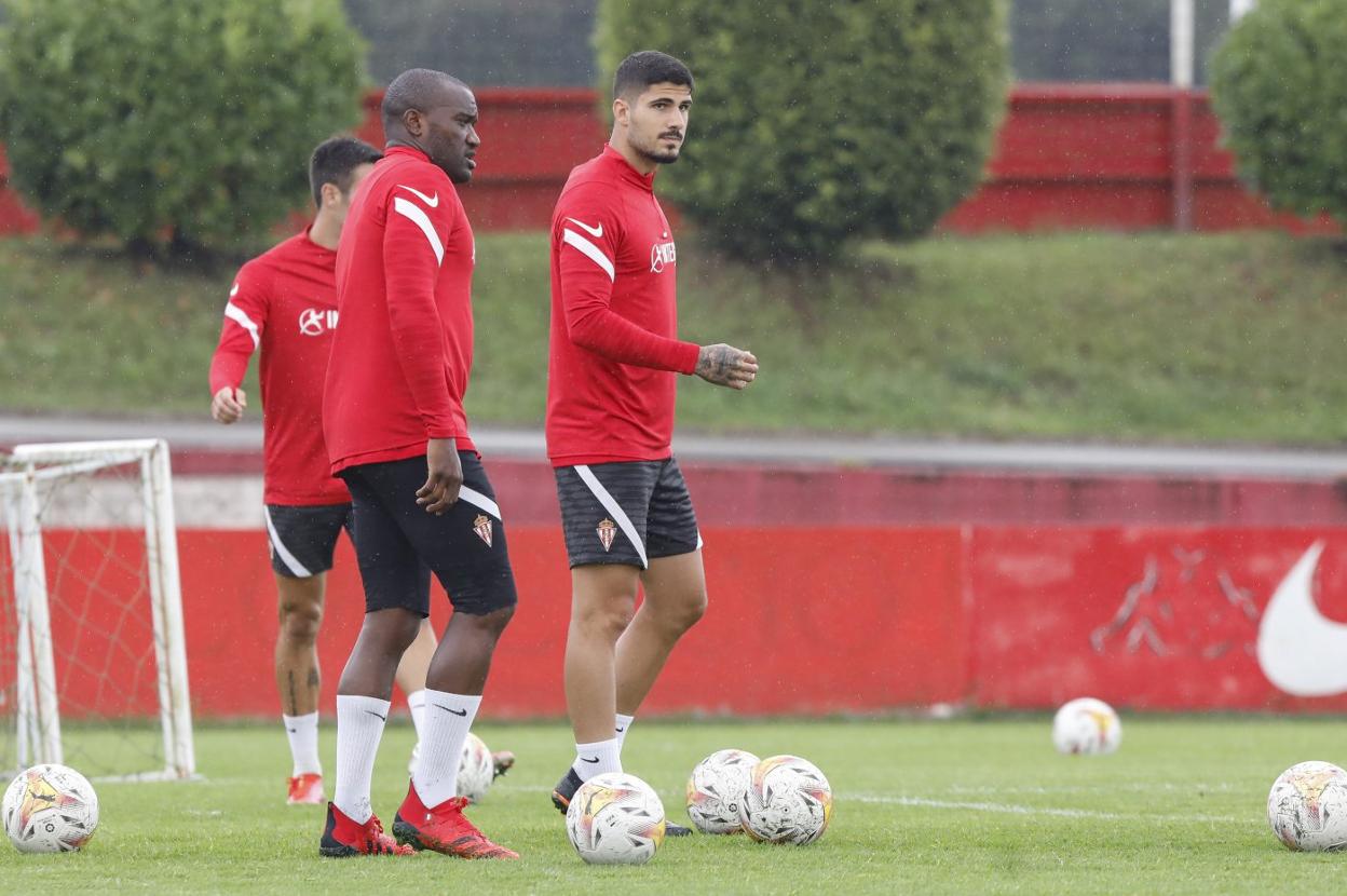 Babin, que se entrenó ayer con el grupo, junto a Berrocal, principal alternativa si el central francés no llegara a tiempo para la cita de Ipurúa. 