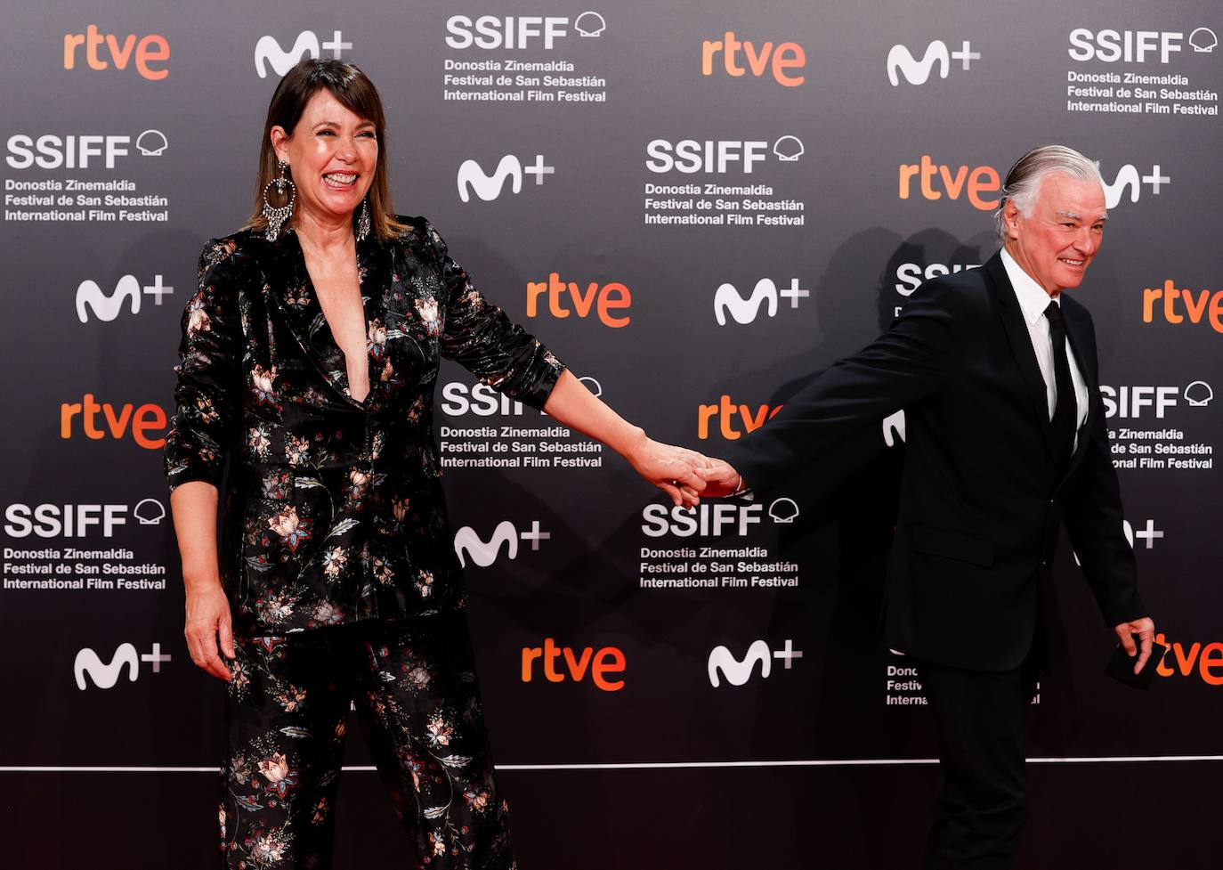 Ha comenzado una nueva edición del Festival de Cine de San Sebastián, una cita que ha vuelto a congregar a decenas de estrellas del cine y la televisión en la capital donostiarra. La actriz francesa Marion Cotillard, Premio Donostia 2021, Penélope Cruz y Antonio Banderas, acompañado por su hija, Stella del Carmen, fueron protagonistas de la alfs. 