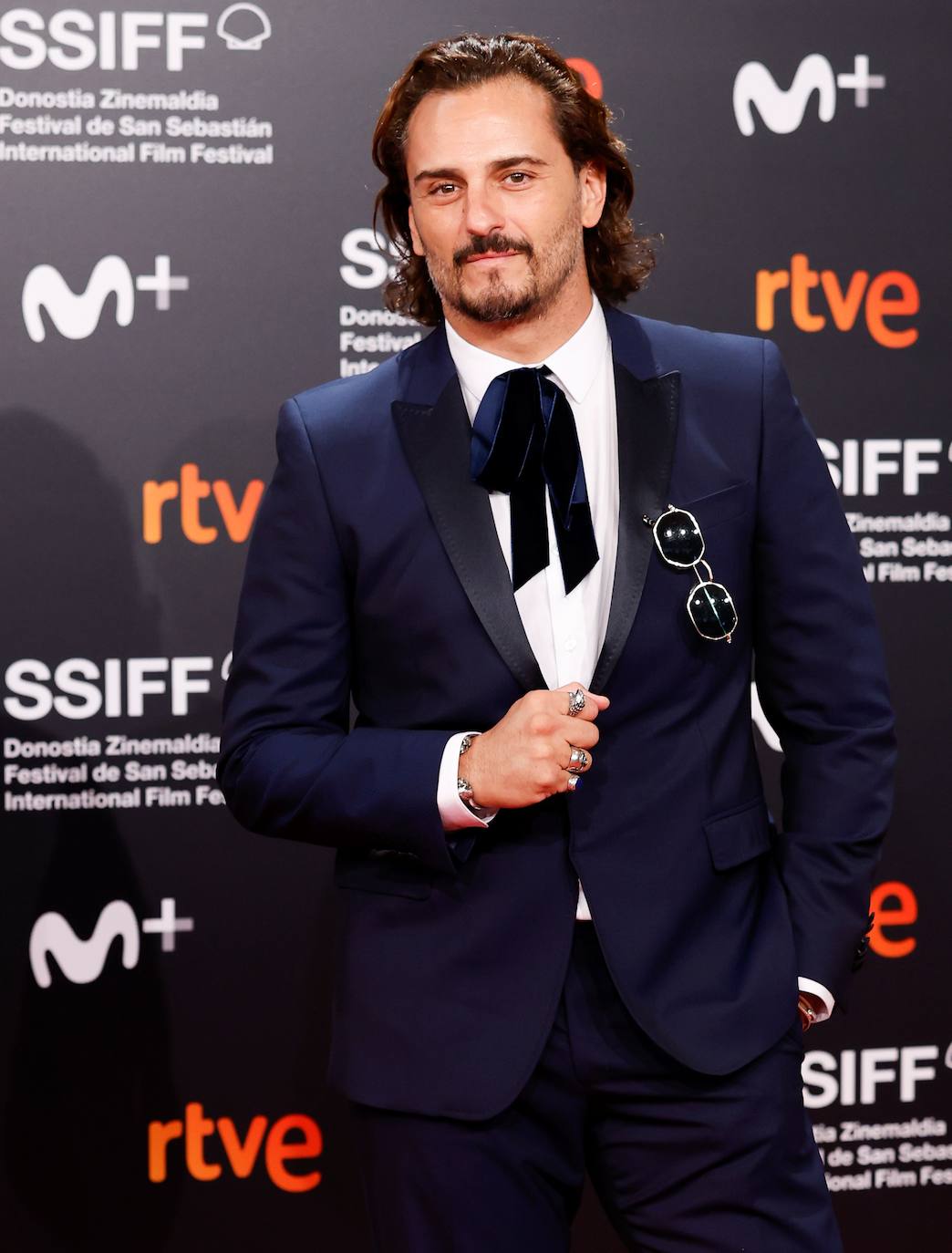 Ha comenzado una nueva edición del Festival de Cine de San Sebastián, una cita que ha vuelto a congregar a decenas de estrellas del cine y la televisión en la capital donostiarra. La actriz francesa Marion Cotillard, Premio Donostia 2021, Penélope Cruz y Antonio Banderas, acompañado por su hija, Stella del Carmen, fueron protagonistas de la alfs. 