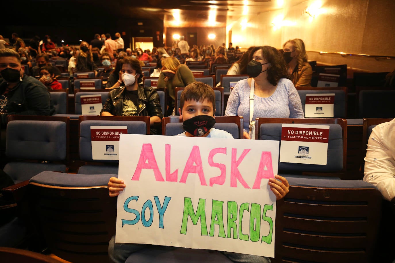 Los fallos de sonido obligan a frenar 15 minutos la actuación de Fangoria, que conquistó al público que llenó hasta la bandera el Auditorio