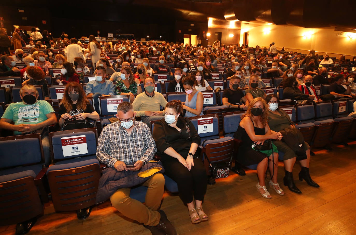 Los fallos de sonido obligan a frenar 15 minutos la actuación de Fangoria, que conquistó al público que llenó hasta la bandera el Auditorio