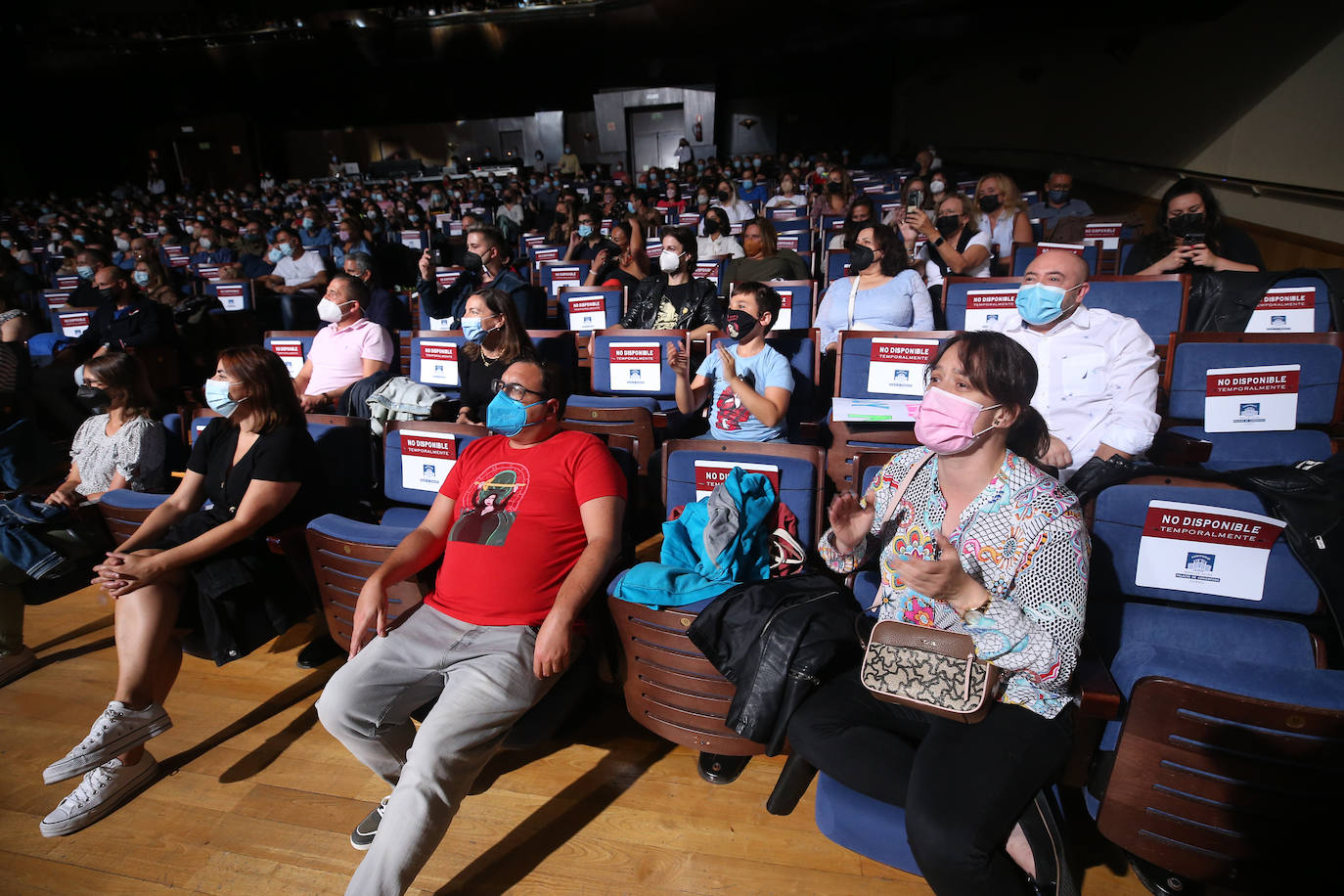 Los fallos de sonido obligan a frenar 15 minutos la actuación de Fangoria, que conquistó al público que llenó hasta la bandera el Auditorio