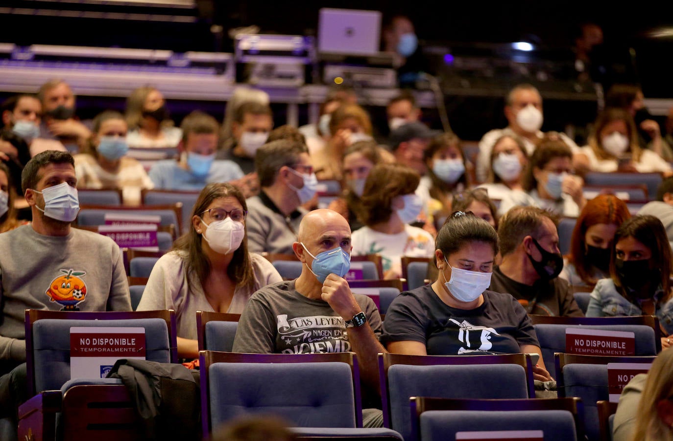 Fotos: El dúo acústico de M-Clan ofrece al Auditorio de Oviedo su versión más personal