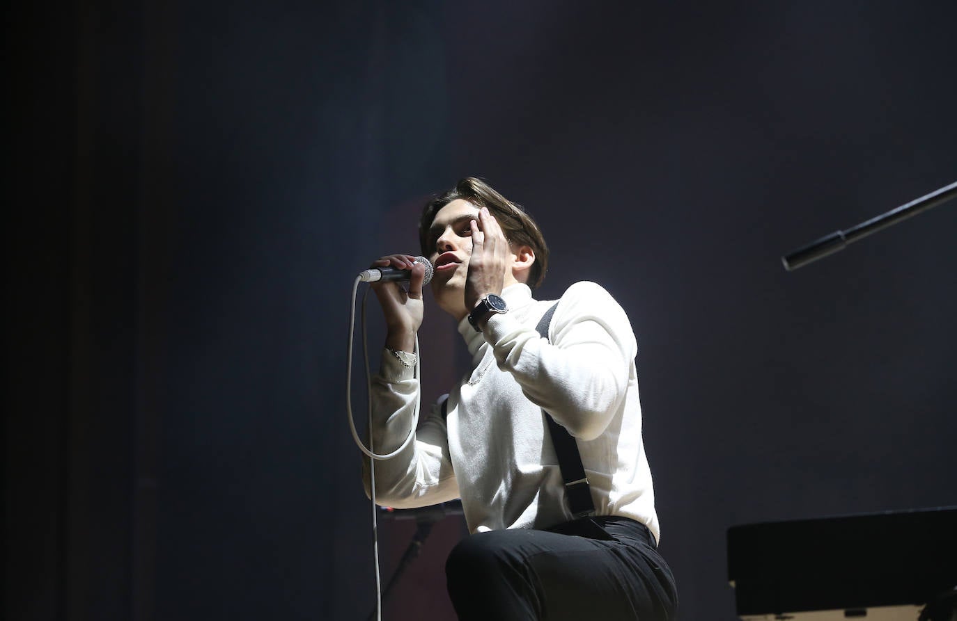 Fotos: El dúo acústico de M-Clan ofrece al Auditorio de Oviedo su versión más personal