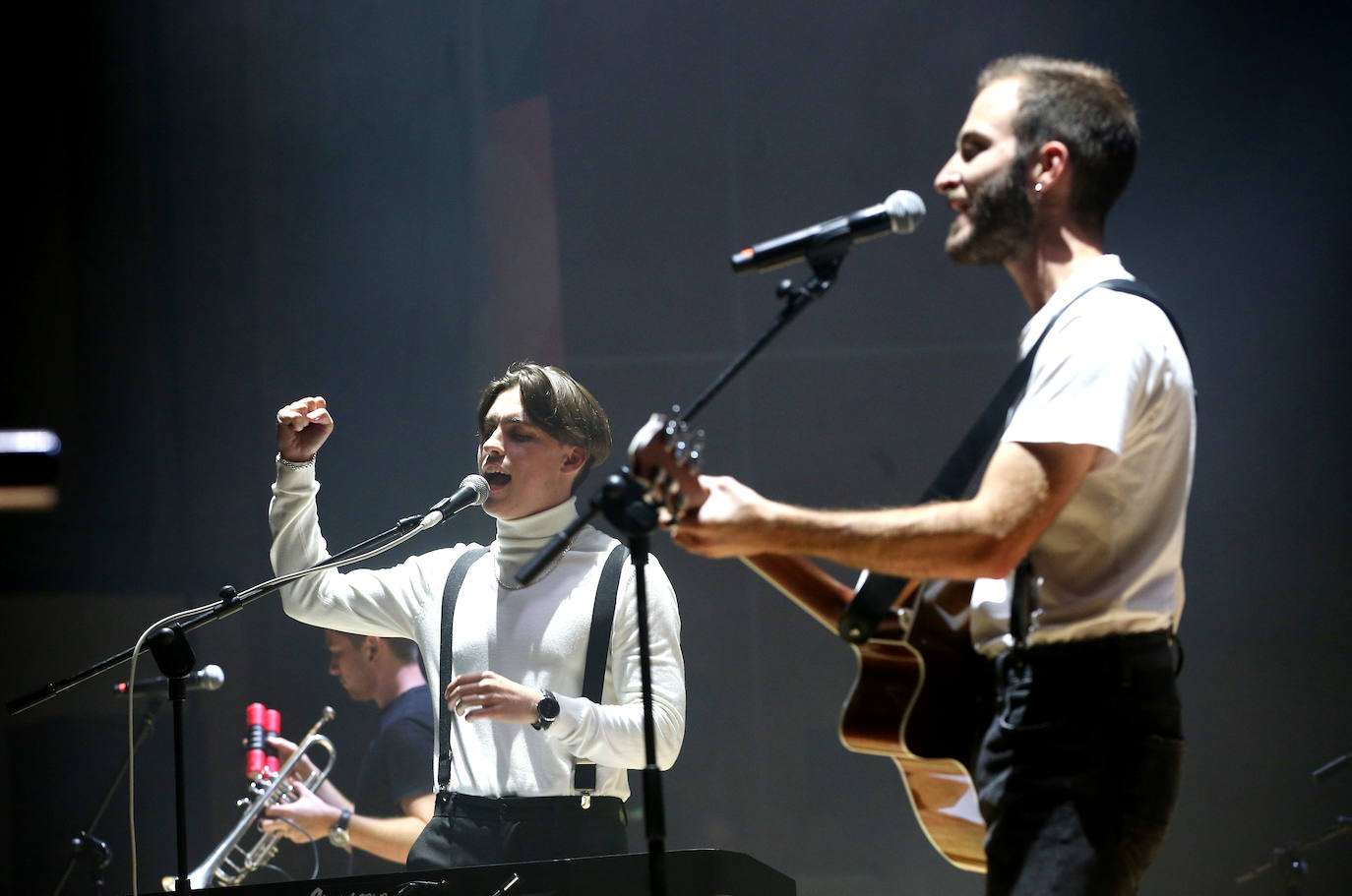 Fotos: El dúo acústico de M-Clan ofrece al Auditorio de Oviedo su versión más personal