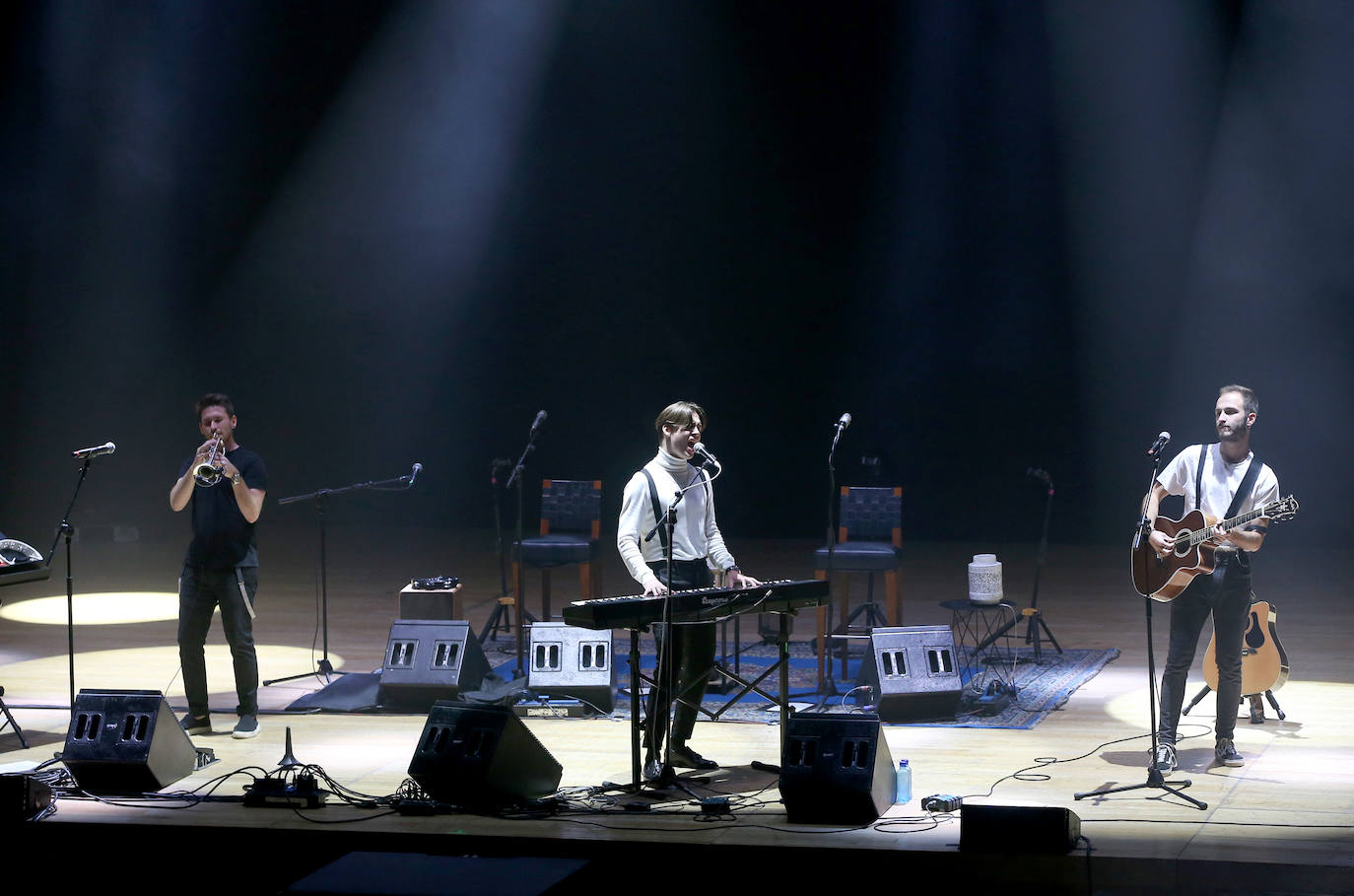 Fotos: El dúo acústico de M-Clan ofrece al Auditorio de Oviedo su versión más personal