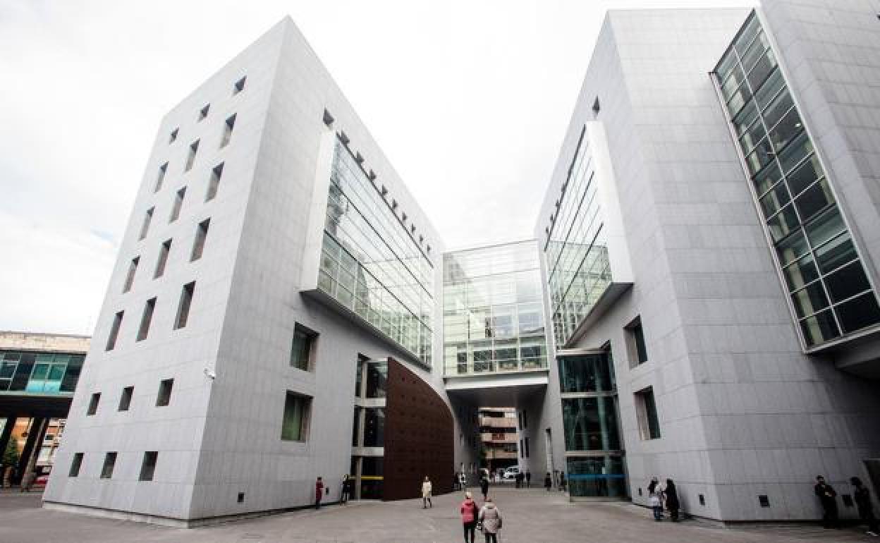 Fiscalía pide cárcel para los dos exalcaldes de Ponga por prevaricación y malversación