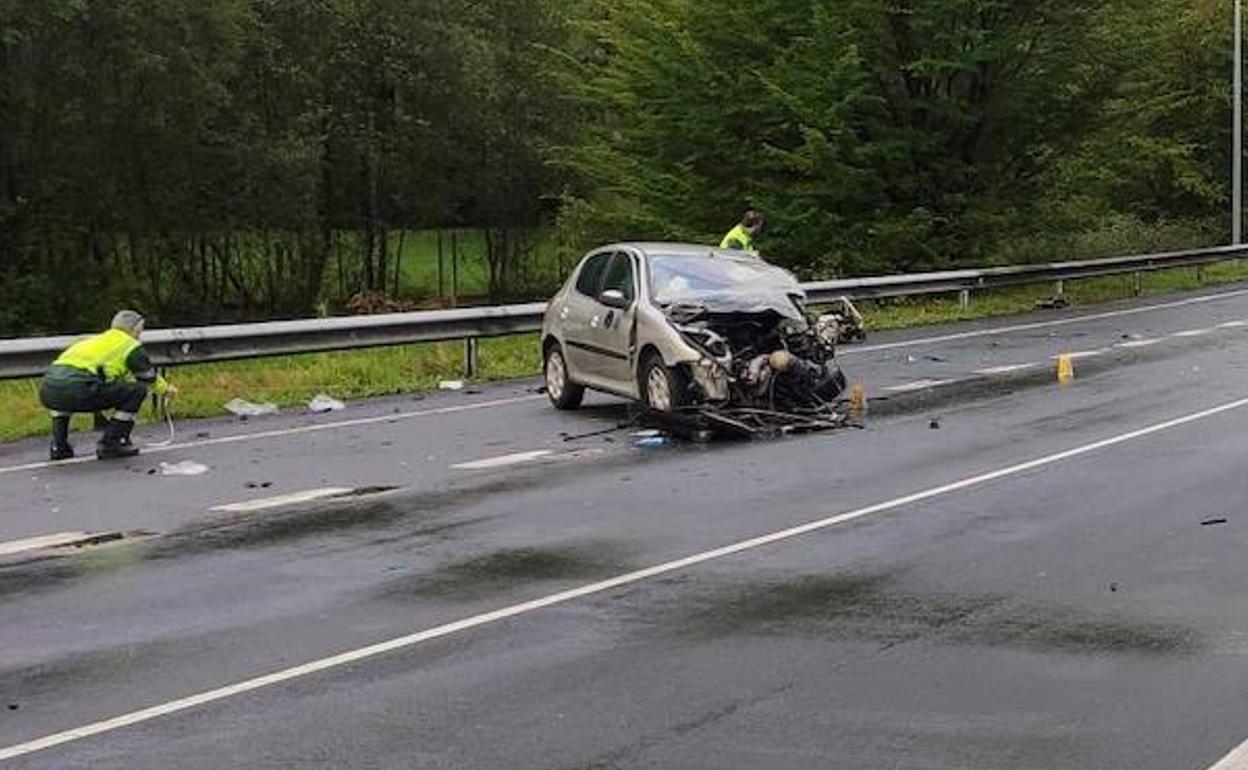 Vehículo siniestrado en el accidente de Olloniego.