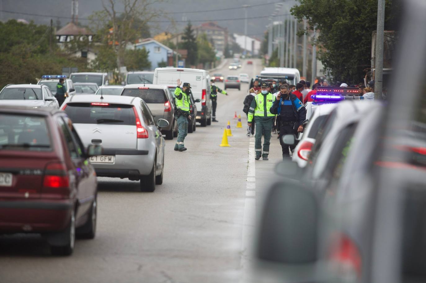 Fotos: Muere un joven de 22 años en Llanera arrollado por un coche que huía de la Policía desde Gijón