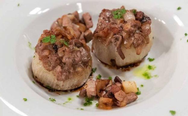 Juanma Castaño cocinó 'Cebollas norte y sur'.