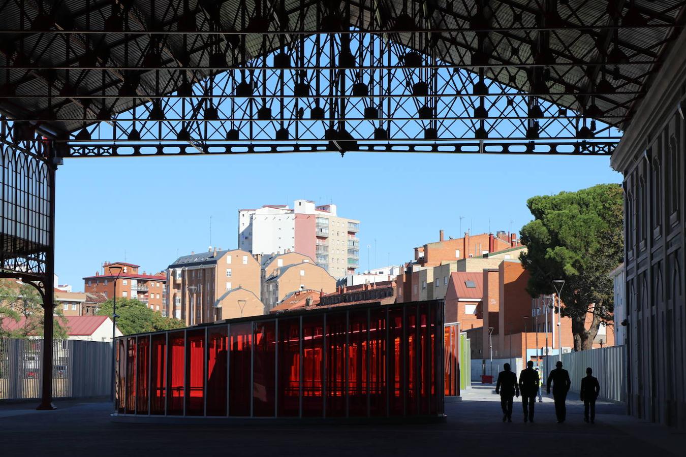 León ha estrenado este martes el nuevo tramo correspondiente a la integración del ferrocarril, que reduce el viaje Asturias-Madrid, que hasta ahora se veía obligado a entrar a la estación provisional o ' de fondo de saco' 