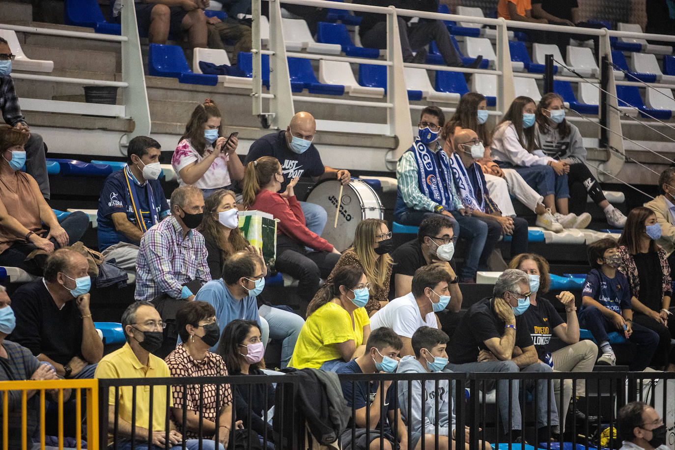 Como colofón al día grande de las fiestas de San Mateo el Unicaja Banco Oviedo presentó ante su público, con una victoria holgada por 101-80 ante el Valladolid, el nuevo proyecto deportivo para la temporada de LEB Oro que dará comienzo en un par de semanas.