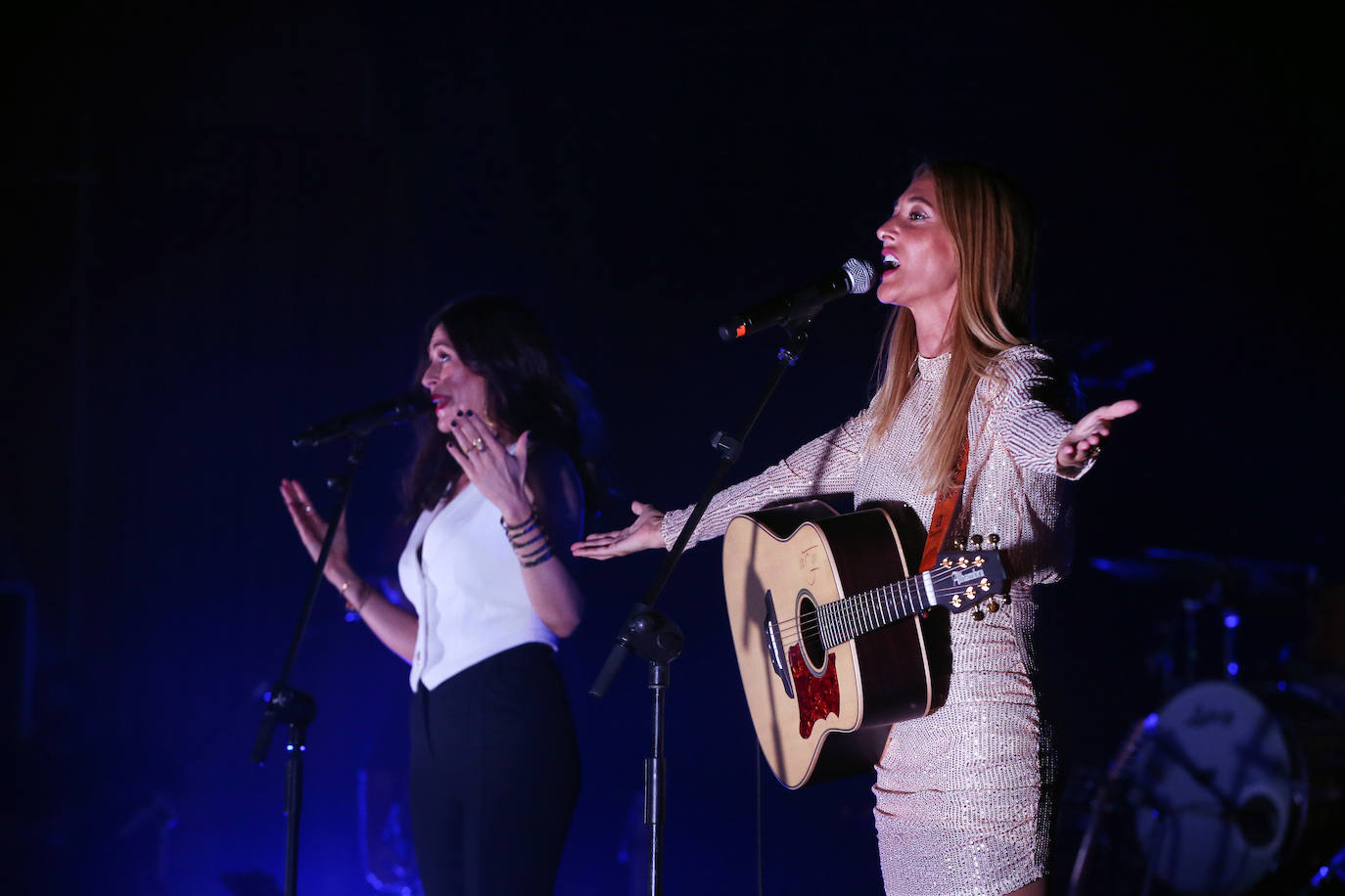 «Sois cientos pero parecéis millones; así da gusto», aseguraron Marta y Marilia durante su actuación. 