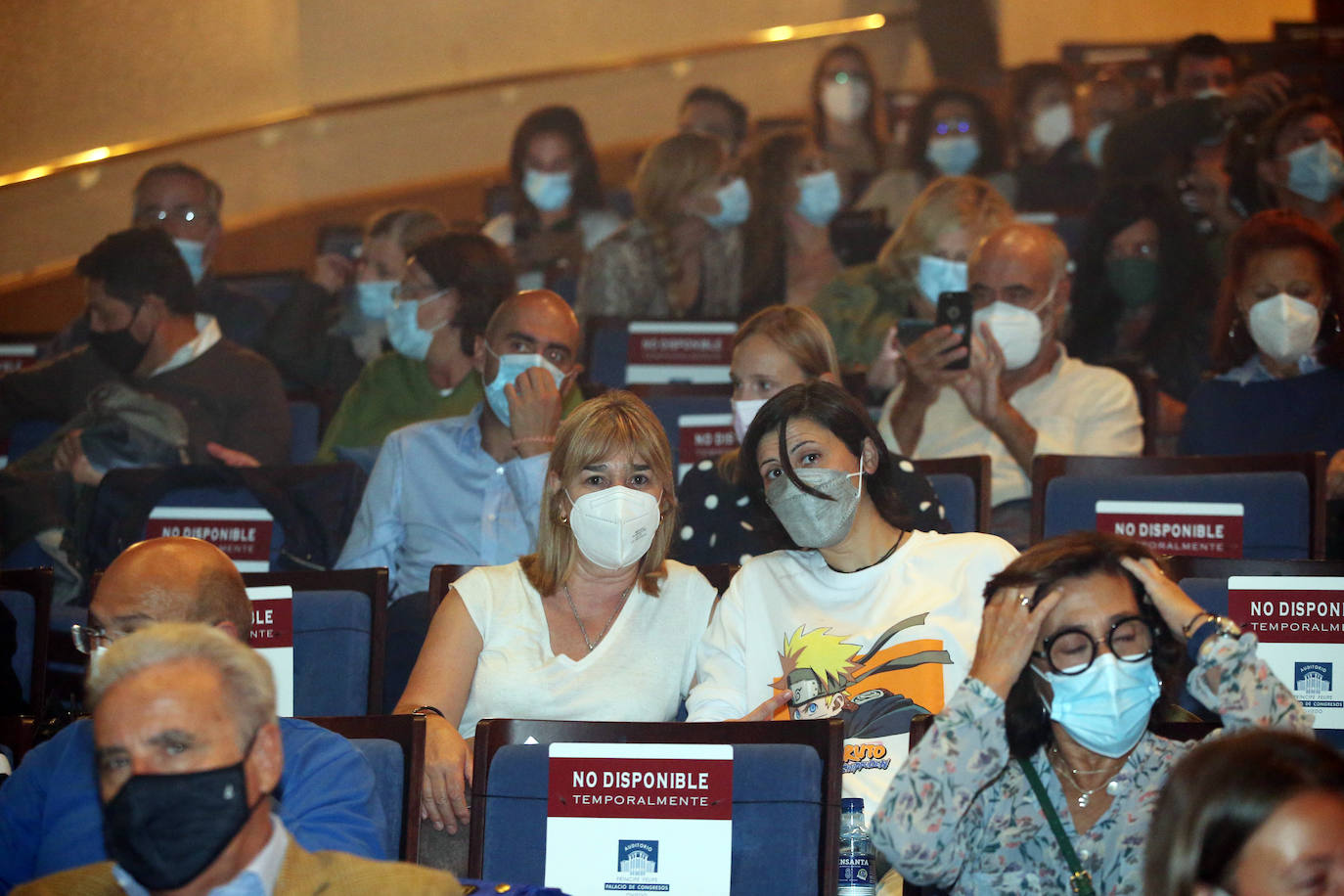 «Sois cientos pero parecéis millones; así da gusto», aseguraron Marta y Marilia durante su actuación. 