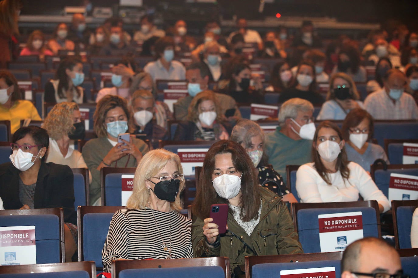 «Sois cientos pero parecéis millones; así da gusto», aseguraron Marta y Marilia durante su actuación. 