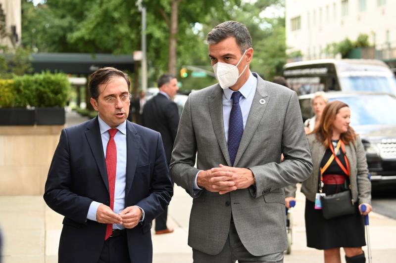 Pedro Sánchez, junto al titular de Exteriores, José Manuel Alvarez, en Nueva York. 