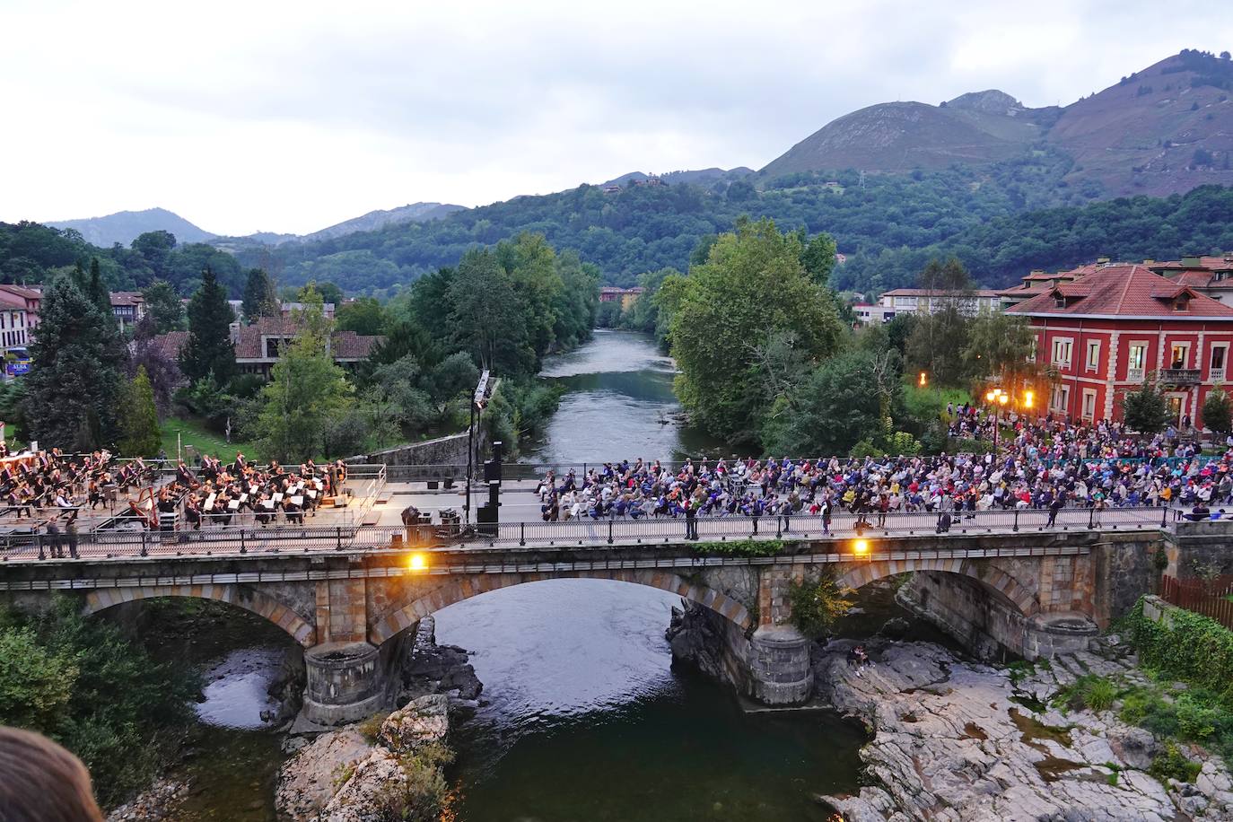 El Ayuntamiento de Cangas de Onís y la Consejería de Cultura decidieron poner así fin a un verano cargado de actividades culturales.