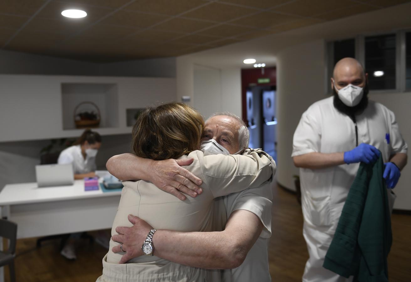 El Principado da inicio a las terceras inoculaciones a los mayores, la residencia mixta de Pumarín, en Gijón, el lugar elegido para empezar