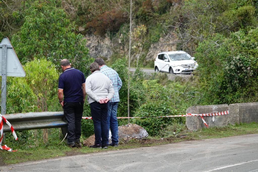 Los fallecidos son el piloto y el copiloto cántabros Jaime Gil y Diego Calvo. 