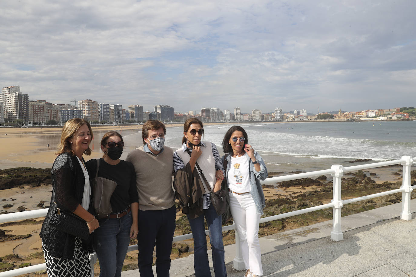 Martínez-Almeida participó en un encuentro con afiliados y simpatizantes de la Junta Local gijonesa del PP