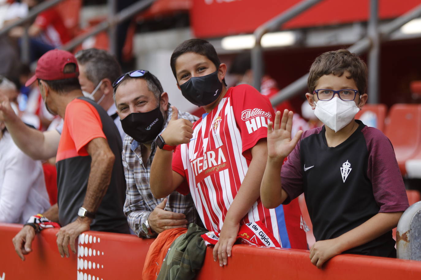 Fotos: ¿Estuviste en el Sporting-Málaga? ¡Búscate!