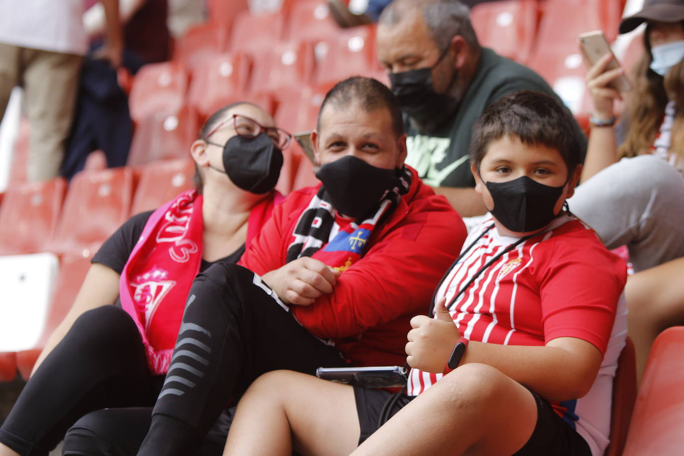 Fotos: ¿Estuviste en el Sporting-Málaga? ¡Búscate!