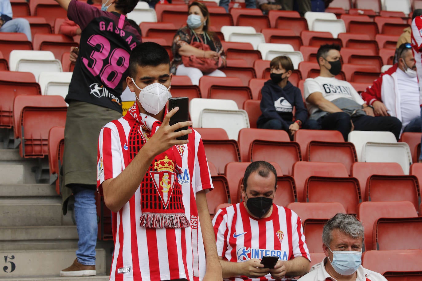 Fotos: ¿Estuviste en el Sporting-Málaga? ¡Búscate!