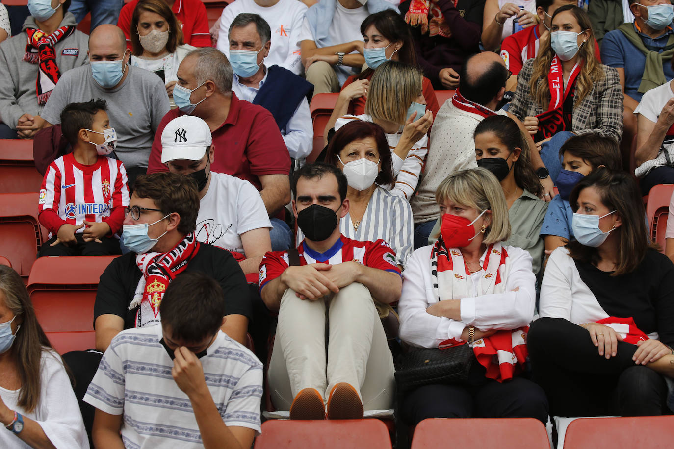 Fotos: ¿Estuviste en el Sporting-Málaga? ¡Búscate!