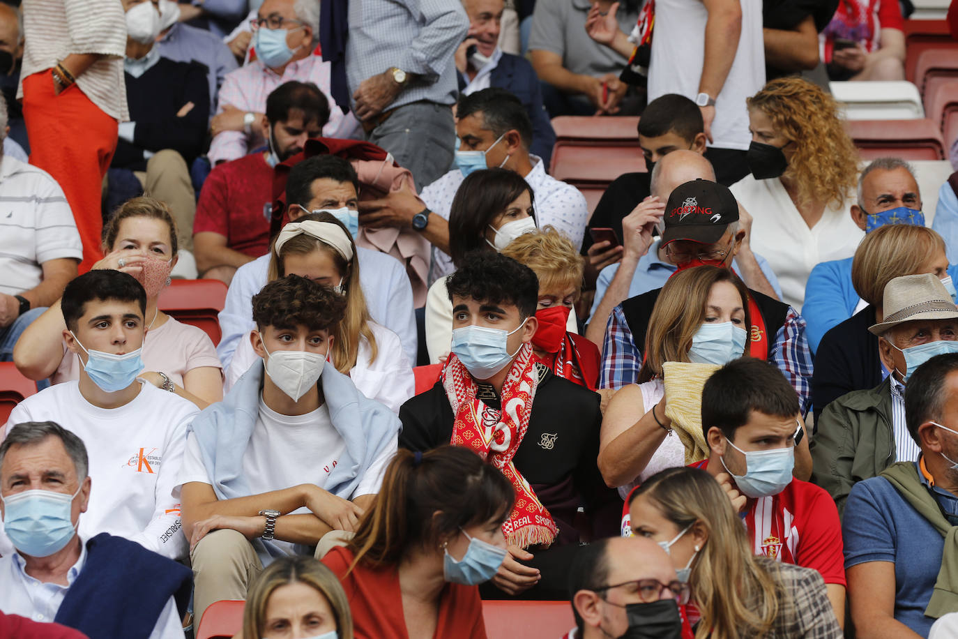 Fotos: ¿Estuviste en el Sporting-Málaga? ¡Búscate!