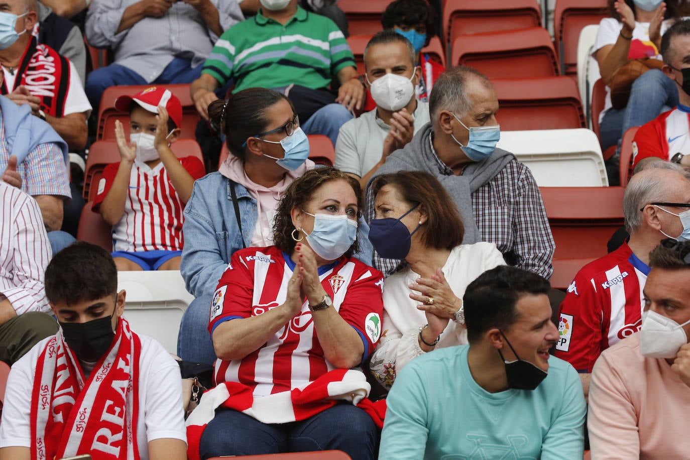 Fotos: ¿Estuviste en el Sporting-Málaga? ¡Búscate!